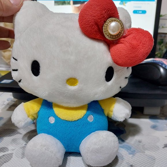 Beautiful Cute Hello Kitty In Blue Overalls Plush Toy - Picture 1 of 4